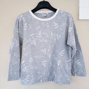 EUC women's Onque Casuals gray shirt with embroidered flowers size small